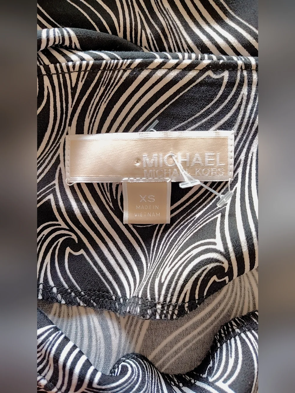 𝕄𝕀ℂℍ𝔸𝔼𝕃 𝕂𝕆ℝ𝕊 𝕄𝕆𝔻 ℙ𝔸𝕀𝕊𝕃𝔼𝕐 𝕊ℍ𝔼𝔸𝕋ℍ - Picture 2 of 6